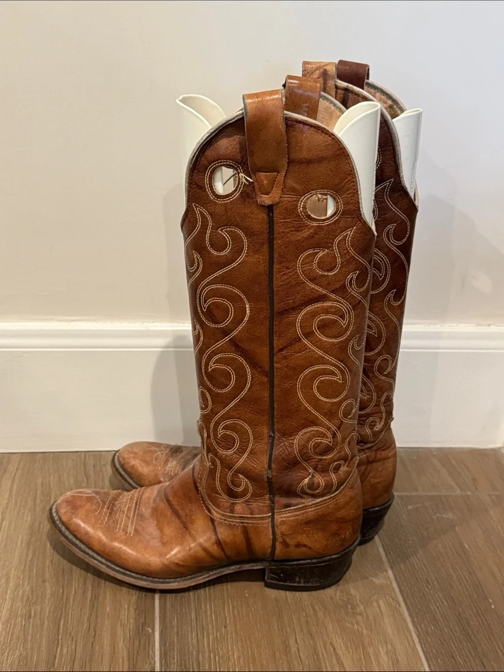 Wrangler Brown Leather Western Heeled Boots with White Pull Tabs - Picture 1 of 6
